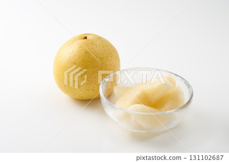Japanese pears: an image of the 20th century Japanese pears: an image of the 20th century 131102687