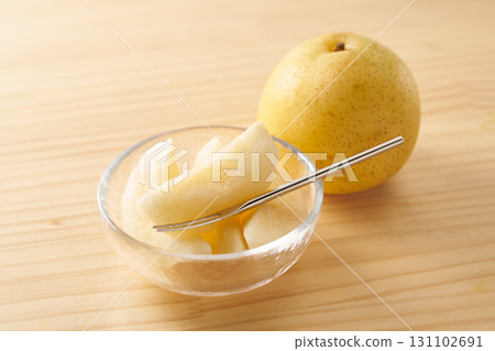 Japanese pears: an image of the 20th century 131102691