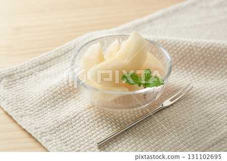 Japanese pears: an image of the 20th century Japanese pears: an image of the 20th century 131102695