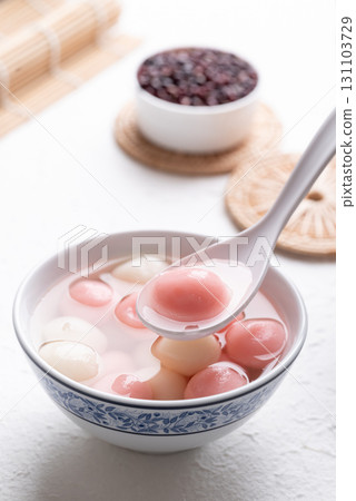 Tangyuan (Chinese sweet dumpling), Glutinous rice ball in syrup 131103729