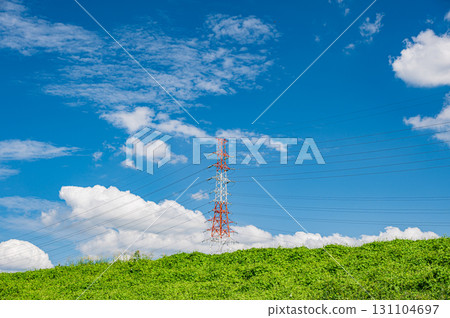從枚方市淀川河床看到的天空中的雲朵 從枚方市淀川河床看到的天空中的雲朵 131104697