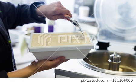 thermal insulation tray with ice cream preparation process at factory thermal insulation tray with ice cream preparation process at factory 131106000