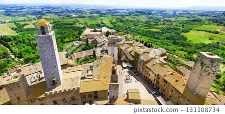 San Gimigniano, medieval town of Tuscany, Italy 131108734