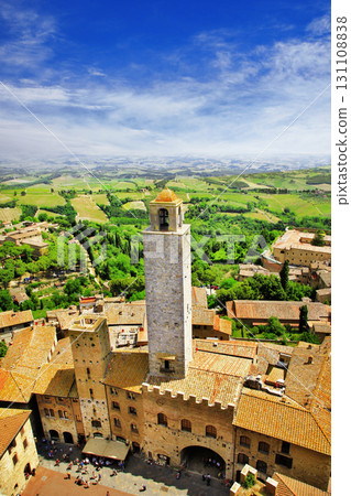 San Gimigniano, medieval town of Tuscany, Italy 131108838