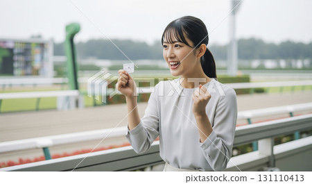 一名沉迷於賽馬的女人 一名沉迷於賽馬的女人 131110413