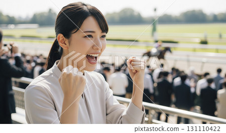 A woman addicted to horse racing 131110422