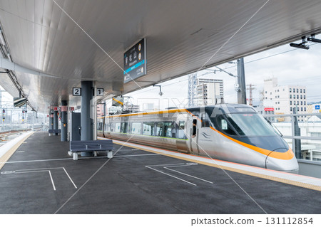 【松山站】高架車站發車的特急列車「潮風號」、「石鎚」號 131112854