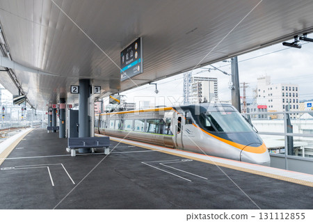 [Matsuyama Station] Limited express trains Shiokaze and Ishizuchi departing from the elevated station 131112855