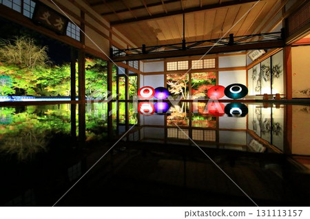 The beautifully mirrored floor... A spectacular autumn night view with autumn leaves reflected in it 131113157