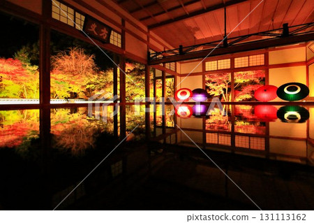 The beautifully mirrored floor... A spectacular autumn night view with autumn leaves reflected in it The beautifully mirrored floor... A spectacular autumn night view with autumn leaves reflected in it 131113162