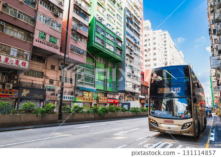 清晨的香港主要街道彌敦道 清晨的香港主要街道彌敦道 131114857
