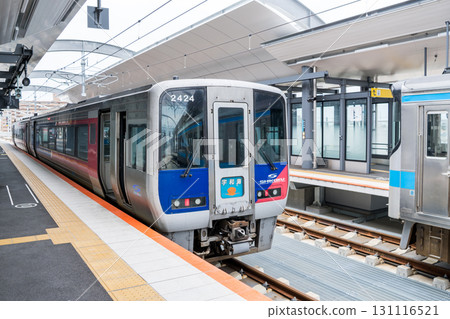 [松山站]宇和海特快列車停靠高架車站 131116521