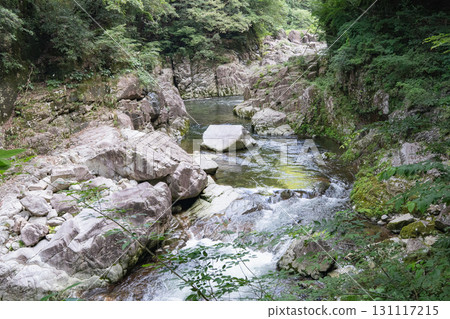Summertime beauty of Sandankyo Gorge in Akiota Town, Hiroshima Prefecture 131117215