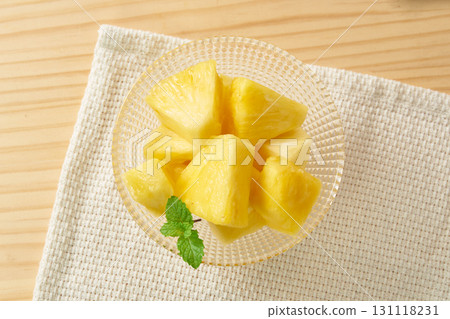 Image of cut fruit (pineapple) 131118231