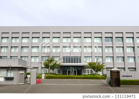 Osaka Prefectural Police Academy Rinku Campus Main Gate/Main Building 1 Osaka Prefectural Police Academy Rinku Campus Main Gate/Main Building 1 131119471