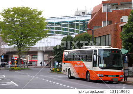 停在石神井公園站北口前的東京機場交通利木津巴士 131119682