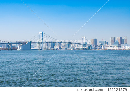 彩虹橋和藍天 131121279