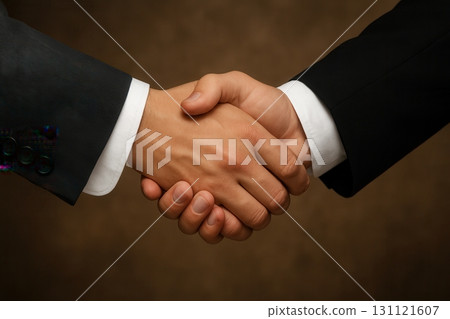 Bussinesmans hands shaking Bussinesmans hands shaking 131121607