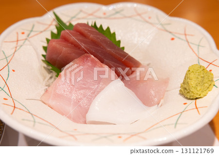 Delicious sashimi platter 131121769