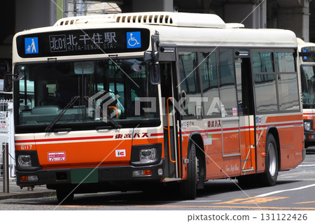 西新井大師前停靠的東武巴士（北01線：開往北千住站） 131122426