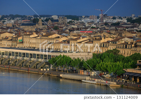 the city of bordeaux at the garonne river the city of bordeaux at the garonne river 131124009