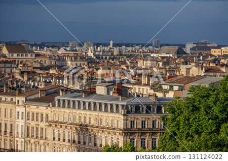 the city of bordeaux at the garonne river 131124022