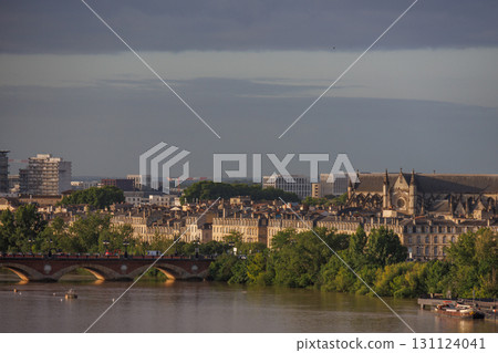 the city of bordeaux at the garonne river 131124041
