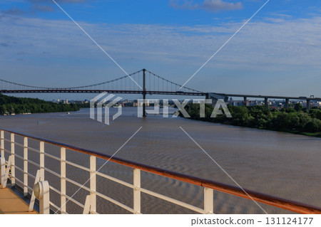the garonne river and the city of Bordeaux the garonne river and the city of Bordeaux 131124177