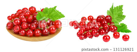 Red currant berries in a wooden bowl isolated on white background 131126921