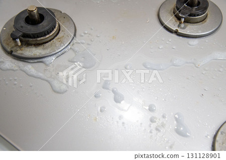 清潔廚房爐灶 131128901