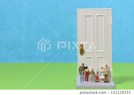 入口前的全家合影 入口前的全家合影 131129355