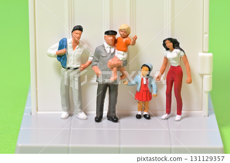 入口前的全家合影 131129357