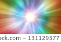 彩虹色光芒從中心向外擴散的宇宙 131129377