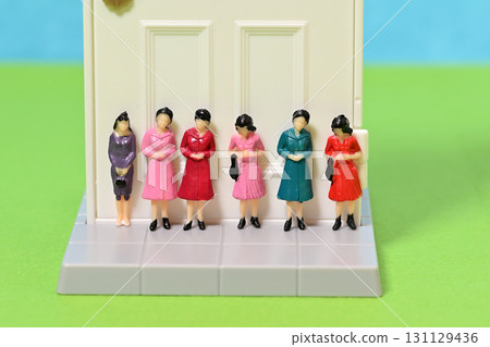 Business group photo New employee entrance ceremony 131129436