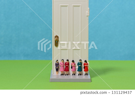 Business group photo New employee entrance ceremony 131129437