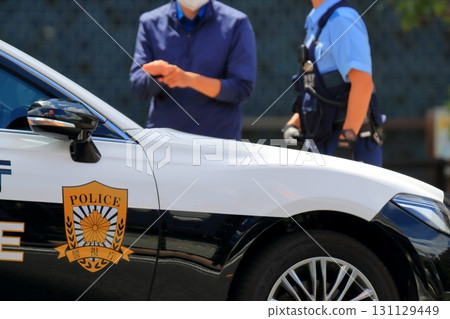 巡邏車和警察 巡邏車和警察 131129449