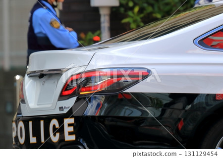 巡邏車和警察 巡邏車和警察 131129454