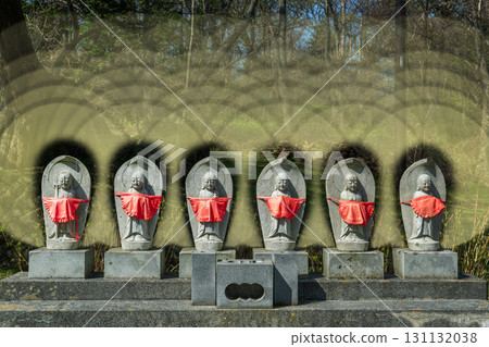 北海道伊達市有珠善光寺六尊帶光環的地藏菩薩像 131132038