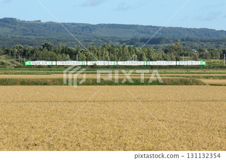 The Lilac Express train speeds through the fruitful Sorachi area. 131132354