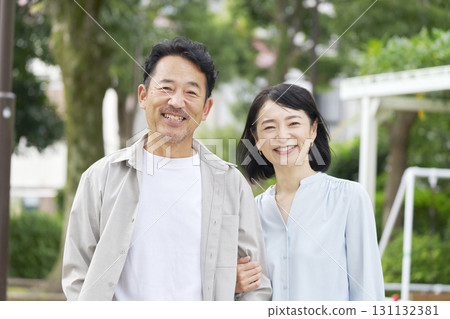 Middle-aged couple with arms folded, portrait, outdoors Middle-aged couple with arms folded, portrait, outdoors 131132381