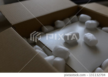 Cushioning material 131132704