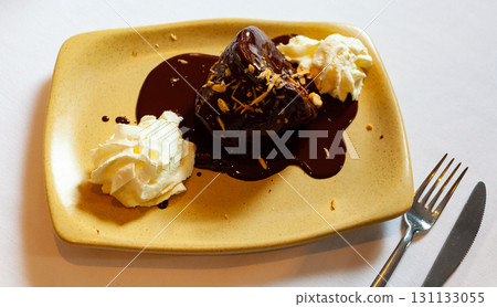 Chocolate cake with melted chocolate 131133055