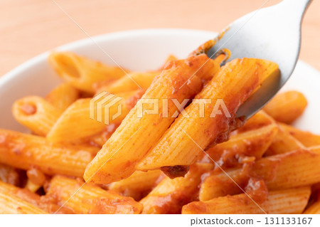 叉子上的肉醬通心粉特寫 131133167