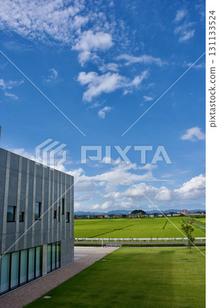 Yasugi City Artepia, lawn and autumn sky Yasugi City Artepia, lawn and autumn sky 131133524