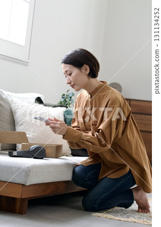 在跳蚤市場網站上列出手機操作圖像 131134252