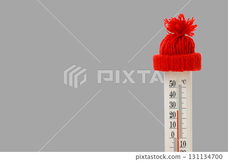 Thermometer shows low temperatures while wearing a warm hat 131134700