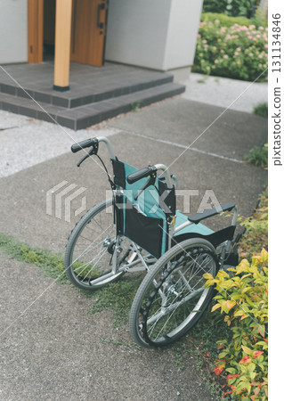 wheelchair  131134846