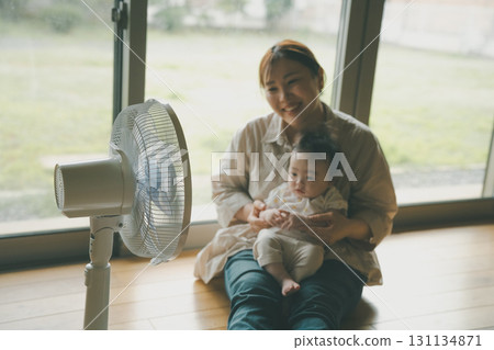 baby, infant, electric fan 131134871