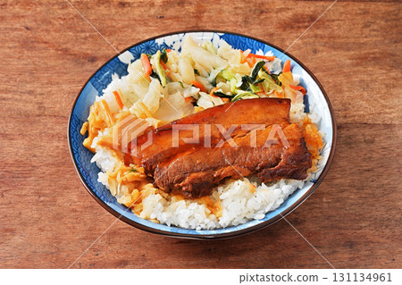 Braised pork belly rice 131134961