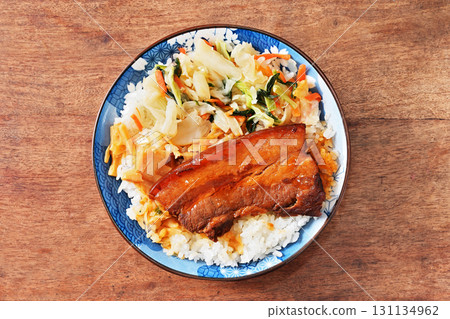 Braised pork belly rice 131134962